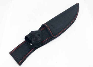 Av bıçakları ve kınlar, beyaz arka plan.