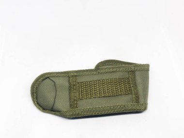 Av bıçakları ve kınlar, beyaz arka plan.