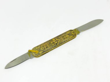 Çok amaçlı Dağcı Ordu Bıçağı, beyaz arkaplan