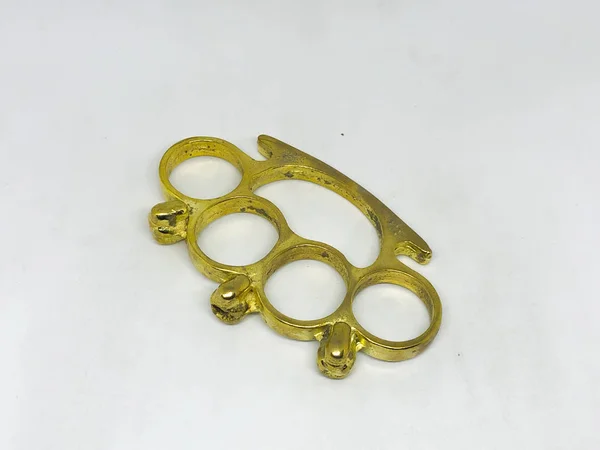 Brass Knuckles Fond Blanc — Photo