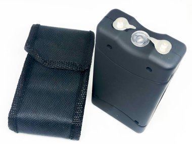 Polis elektroşok ve beyaz arkaplan