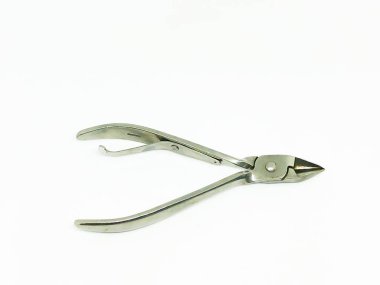 Çivi manikür seti ve makas beyaz arkaplan karşı