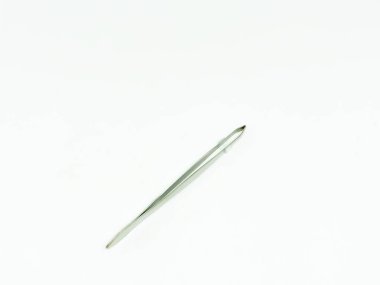 Çivi manikür seti ve makas beyaz arkaplan karşı