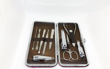 Çivi manikür seti ve makas.