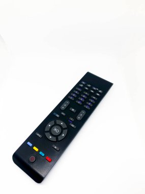 Çeşitli televizyon uzaktan kumandası, beyaz arkaplan