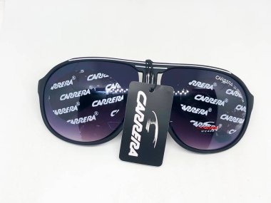 Güneş gözlüğü çeşitleri, beyaz arkaplan