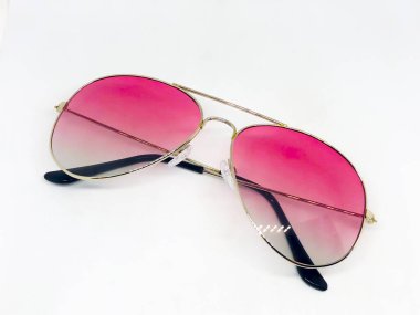 Güneş gözlüğü çeşitleri, beyaz arkaplan