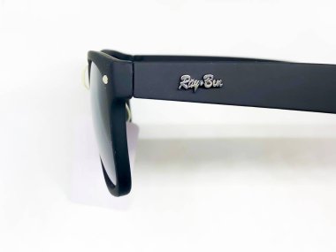 Güneş gözlüğü çeşitleri, beyaz arkaplan