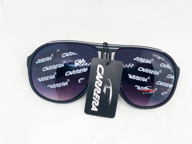 Güneş gözlüğü çeşitleri, beyaz arkaplan