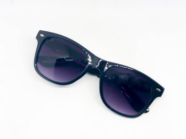 Güneş gözlüğü çeşitleri, beyaz arkaplan