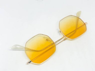 Güneş gözlüğü çeşitleri, beyaz arkaplan