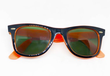 Güneş gözlüğü çeşitleri, beyaz arkaplan