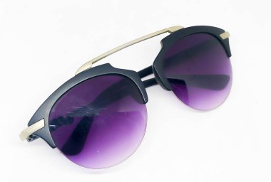 Güneş gözlüğü çeşitleri, beyaz arkaplan