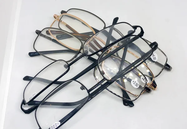 数字眼镜分类 白色背景 — 图库照片
