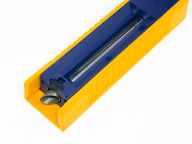 sigara paketleme makinesi, beyaz arkaplan.