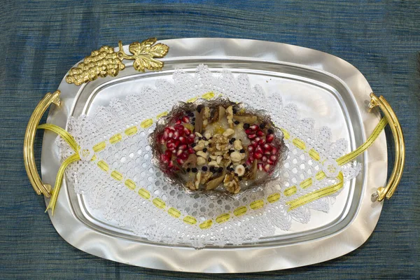 Traditional Dessert Asure Ashura Noah Pudding Bowls Wooden Plate Half — 스톡 사진