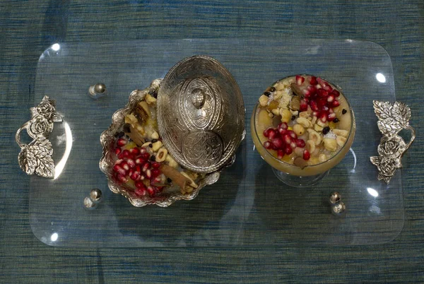 Traditional Dessert Asure Ashura Noah Pudding Bowls Wooden Plate Half — 스톡 사진