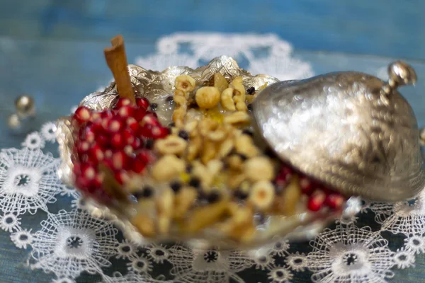 Traditional Dessert Asure Ashura Noah Pudding Bowls Wooden Plate Half — 스톡 사진