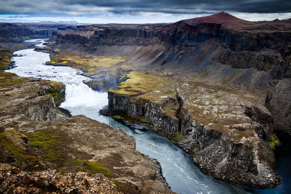 Högt ovanför Hafragilsfoss vattenfall — Stockfoto
