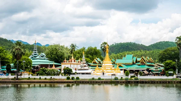 Wat Chong Kham in Maehongson Thailand — Stock Photo, Image