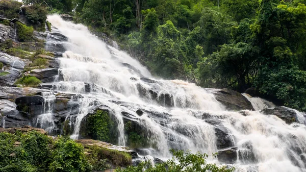 Mae Ya vodopád v Chiangmai, Thajsko — Stock fotografie