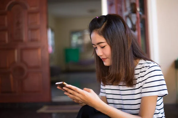 Portrait Asian Girl Using Telephone — Stock Photo, Image