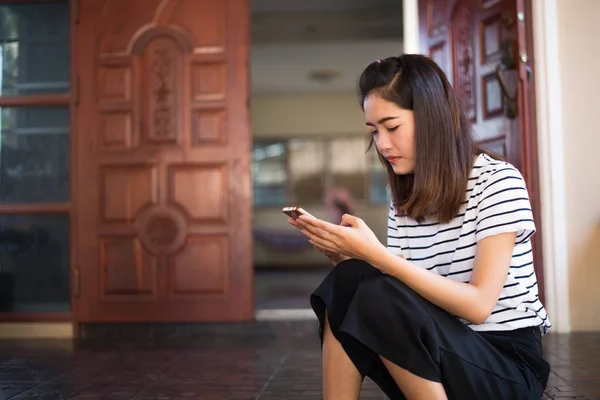 Portrait Asian Girl Using Telephone — Stock Photo, Image