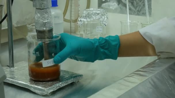 Cientista Testar Solo Vegetais Contaminantes Laboratório — Vídeo de Stock