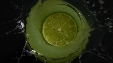Limon sıçramasına ağır çekim