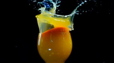 Ağır çekim sıçramasına turuncu