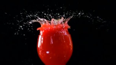 Domates sıçramasına ağır çekim