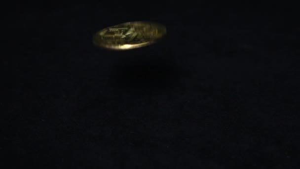Guld Bitcoin Mynt Spinning Slowmotion — Stockvideo
