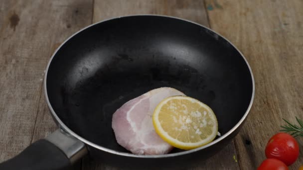 Chef Cocinando Carne Cerdo Cámara Lenta — Vídeos de Stock