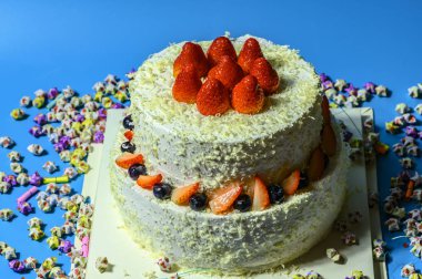 Çilek doğum günü pastası