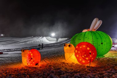 Changchun, Çin 'deki Bahar Festivali' nde kar ve buz heykel etkinliğinin gece görüntüsü