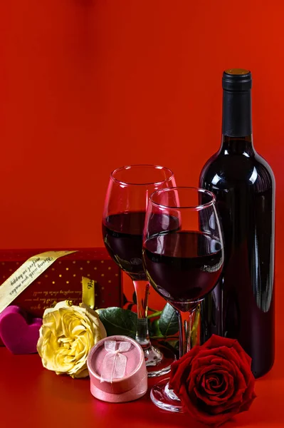 Roses Red Wine Gift Box Heart — Stock Photo, Image
