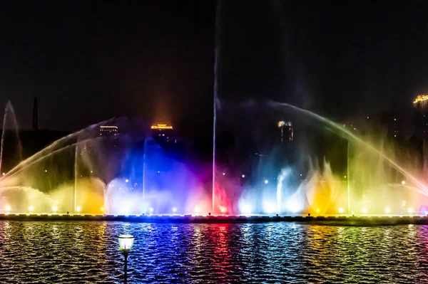 Chine Changchun Yitong River Musical Fountain Light Show — Photo