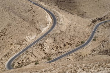 Dağ yolundan doğal görünümünü 