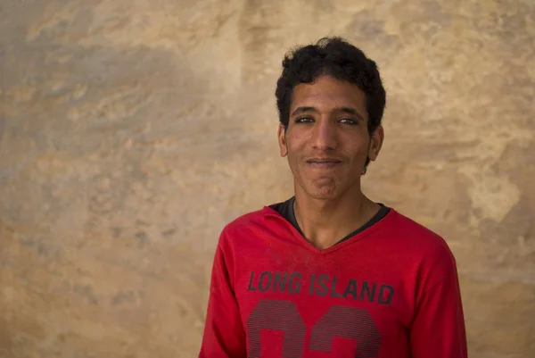 Retrato de un joven beduino, Petra, Jordania —  Fotos de Stock