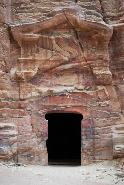En av de många gravarna i Petra, Jordanien — Stockfoto