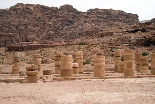 Las ruinas del Gran Templo Petra — Foto de Stock