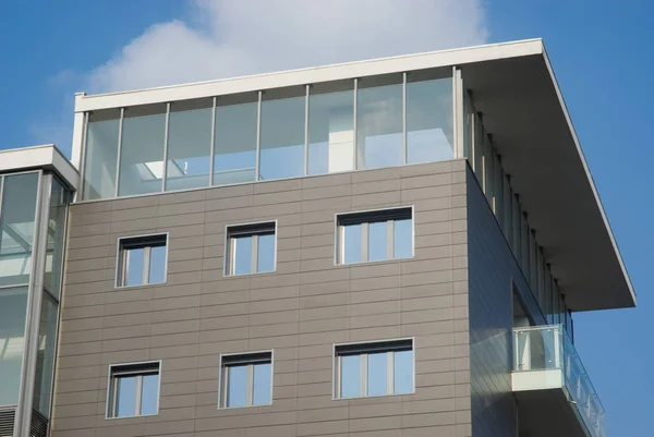 Modern residential building — Stock Photo, Image