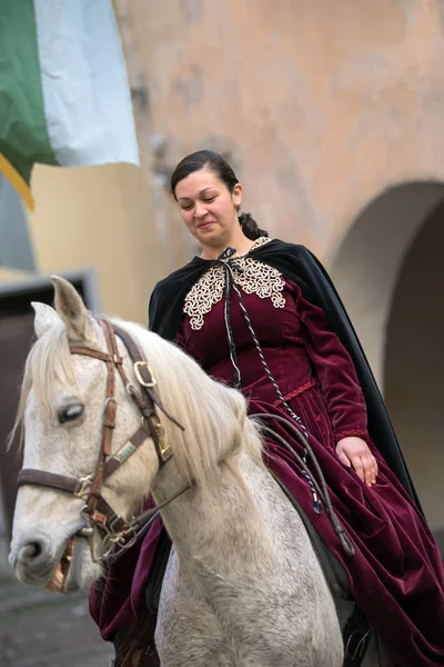 Participante de la fiesta de disfraces medieval — Foto de Stock