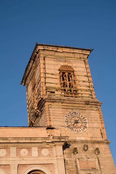 I lavori per garantire gli edifici dopo il terremoto — Foto Stock