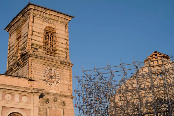 The works to ensure the buildings after the earthquake — Stock Photo, Image