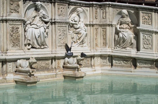 Fuente de Fonte Gaia en Siena — Foto de Stock