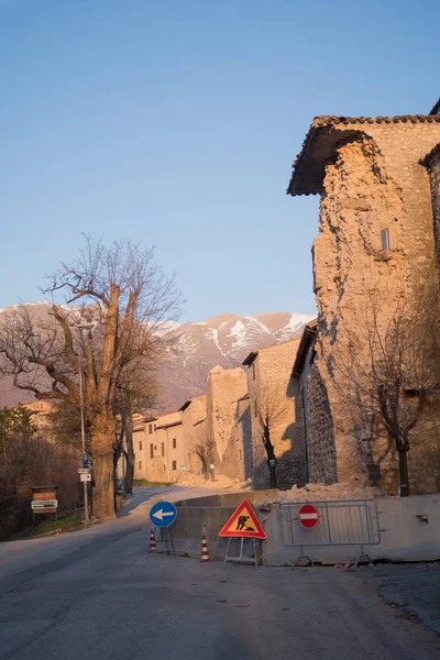 Domy zniszczone przez trzęsienie ziemi w mieście Norcia — Zdjęcie stockowe