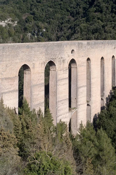 Wieże mostu. Umbria, Spoleto, Włochy — Zdjęcie stockowe