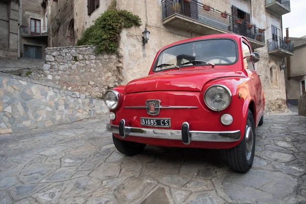 Rode gekleurde Classic auto — Stockfoto