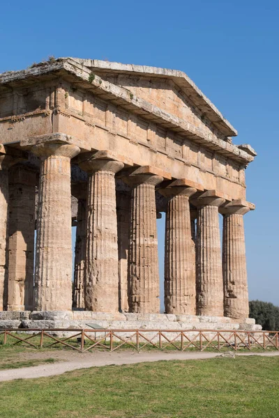 Świątynia z Paestum wykopalisk archeologicznych, Włochy — Zdjęcie stockowe